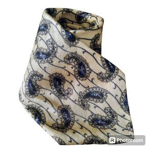 Bill Blass Black Label 4” 100% Silk Paisley And Vine Tie Necktie